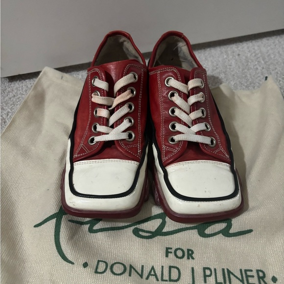 Vintage Donald J Pliner Sneakers from early 2000’s so cool great condition sz 6 - Picture 3 of 6